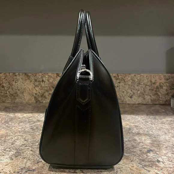 Givenchy Mini Antigona W/Lock - Picture 8 of 8
